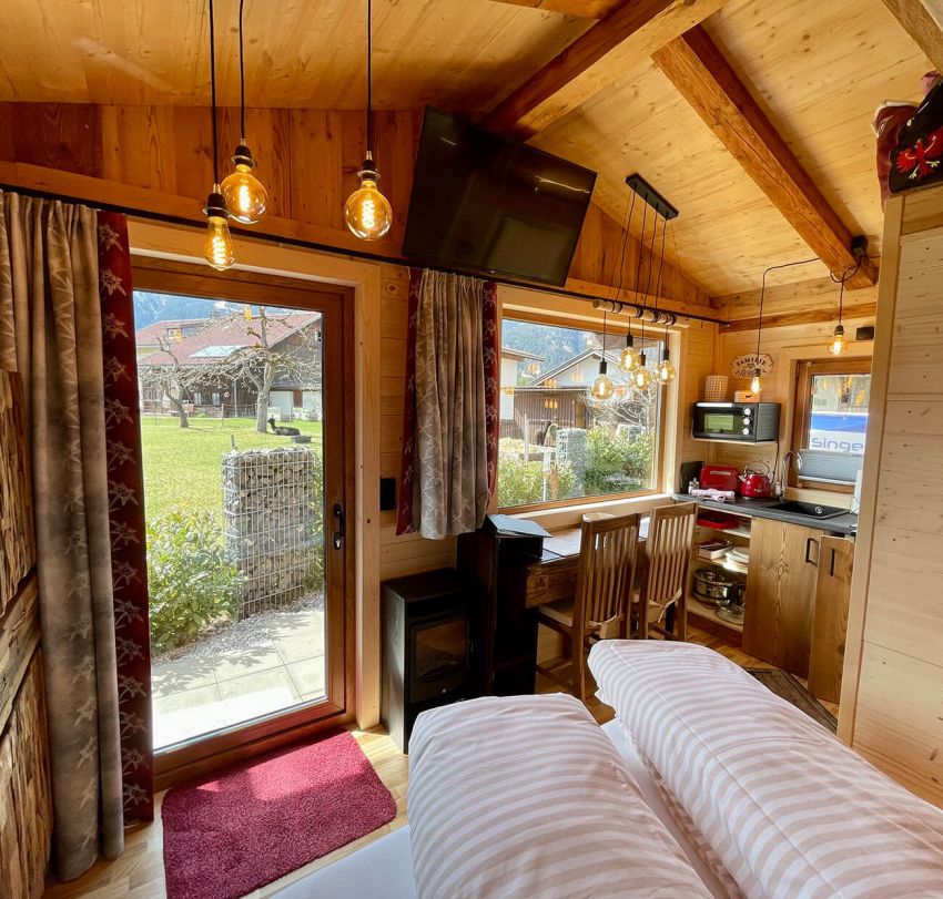 Blick vom Bett in den Garten